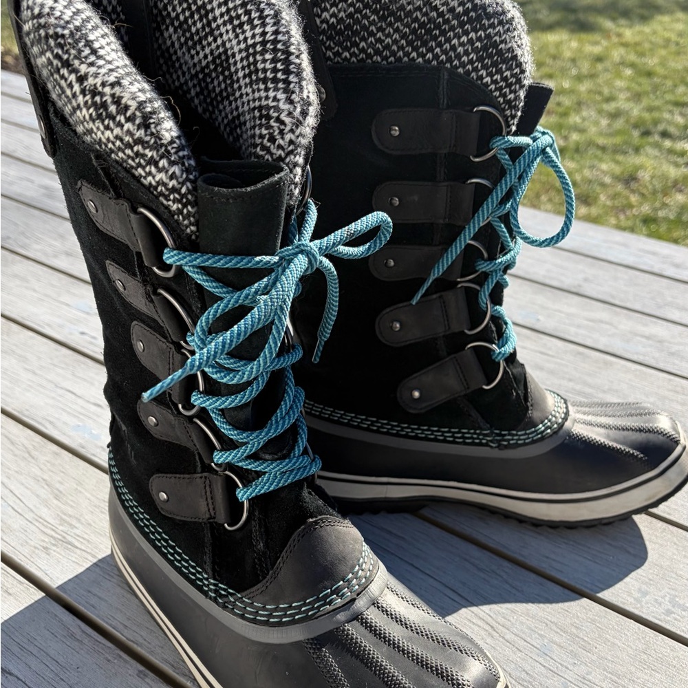 Sorel Black and Teal Winter Boots